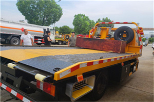 云岩附近拖车电话号码服务